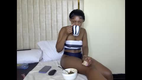 Snapshot of tyla_cerry chatting on October 8, 5:12 am tyla_cerry online show from October 8, 5:12 am