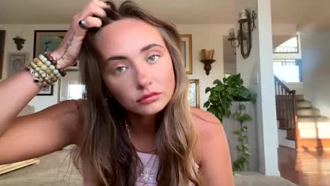 tylababyy online show from September 20, 12:43 am