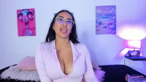 Snapshot of tyra_banksi chatting on October 16, 3:09 am tyra online show from October 16, 3:09 am