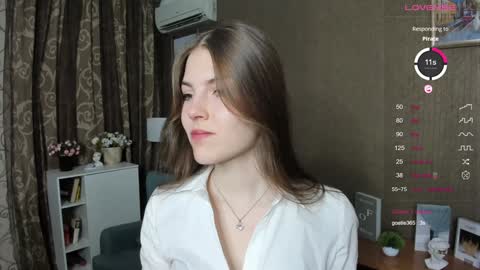 Snapshot of udeledelmoref chatting on December 10, 9:33 pm Liky online show from December 10, 9:33 pm