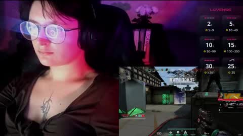 Snapshot of uhm_vickie chatting on October 16, 3:14 pm Vickie online show from October 16, 3:14 pm