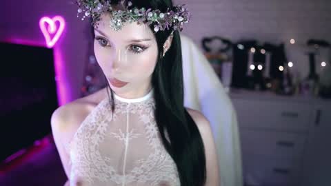 Izzy    online show from February 5, 5:10 pm