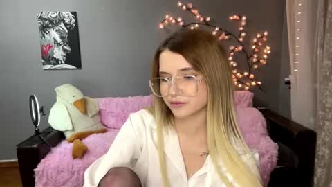 Vikki online show from December 14, 8:03 pm