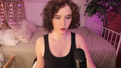Una  online show from July 8, 7:05 pm