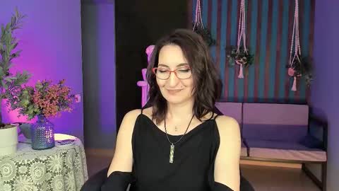 Snapshot of unatera chatting on October 11, 7:57 am UnaTera online show from October 11, 7:57 am