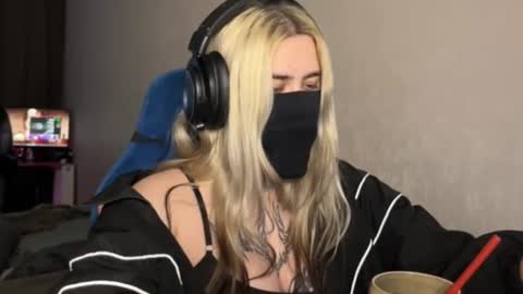 unaxyling online show from February 20, 1:59 am