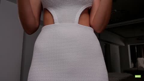 Snapshot of unforgettable_s chatting on October 10, 4:56 pm Silvia online show from October 10, 4:56 pm