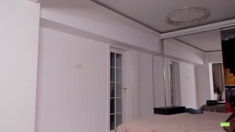 Snapshot of unforgettable_s chatting on October 3, 6:57 pm Silvia online show from October 3, 6:57 pm
