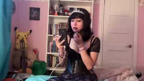 Snapshot of upaydahlia chatting on October 12, 10:45 pm findom goddess dahlia online show from October 12, 10:45 pm