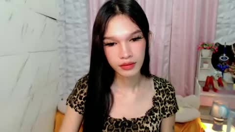 ur_asianbabexxx online show from November 30, 10:25 pm