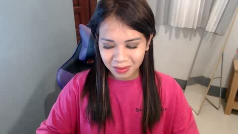 Snapshot of ur_cutiesthotasianxx chatting on December 21, 2:19 am Vee online show from December 21, 2:19 am