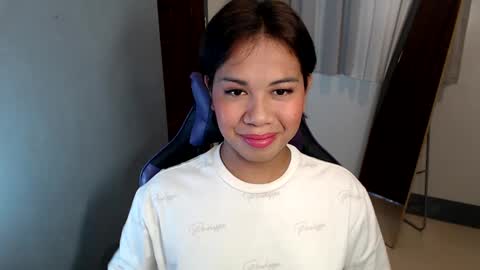Snapshot of ur_cutiesthotasianxx chatting on January 13, 3:12 am Vee online show from January 13, 3:12 am