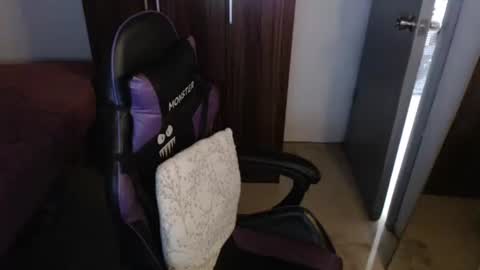 Vee online show from February 1, 3:16 am