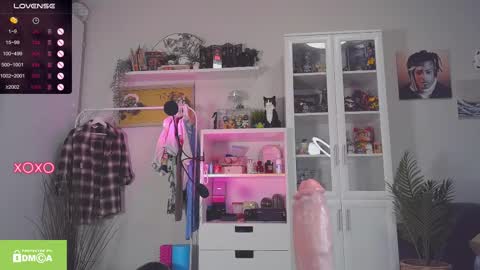 Olivia Kaufman online show from October 14, 11:35 am