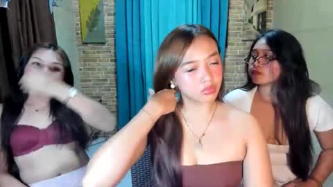 ur_truelyhot_dre online show from May 29, 10:35 am