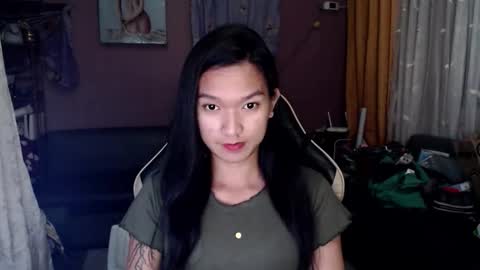 NEWRA  ALLISON online show from November 17, 8:31 pm