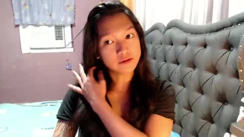 NEWRA  ALLISON online show from July 19, 11:29 pm