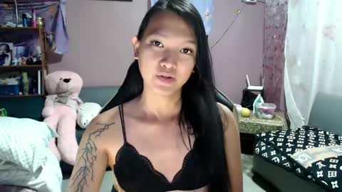 Snapshot of urasian_newra chatting on February 16, 10:21 am NEWRA ALLISON online show from February 16, 10:21 am