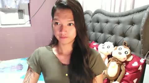NEWRA  ALLISON online show from May 26, 1:05 am
