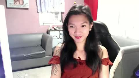 Snapshot of urasian_newra chatting on October 8, 5:39 pm NEWRA ALLISON online show from October 8, 5:39 pm