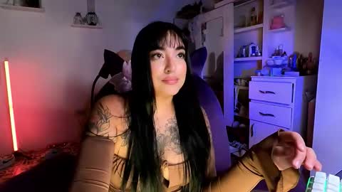 Snapshot of urcutedarling_ chatting on October 26, 5:58 am       online show from October 26, 5:58 am