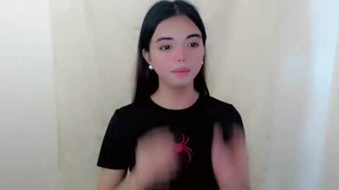 urcutie_ayah online show from November 3, 7:23 am
