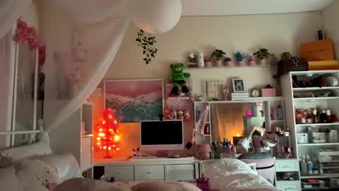 urlittlefilipina online show from December 18, 4:34 pm