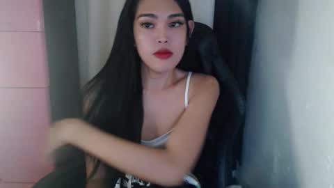 Snapshot of urpinayjenfuckerxxx chatting on January 20, 12:46 am Jenny online show from January 20, 12:46 am