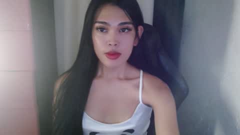 Snapshot of urpinayjenfuckerxxx chatting on January 19, 10:17 am Jenny online show from January 19, 10:17 am