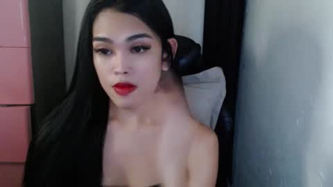 Snapshot of urpinayjenfuckerxxx chatting on January 13, 1:02 am Jenny online show from January 13, 1:02 am