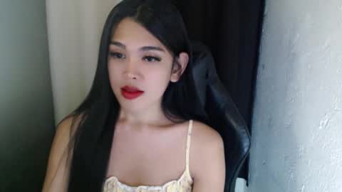 Snapshot of urpinayjenfuckerxxx chatting on February 18, 12:48 am Jenny online show from February 18, 12:48 am