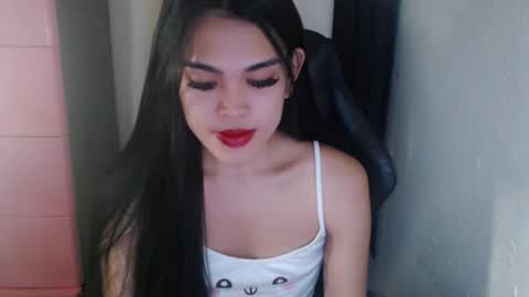 Snapshot of urpinayjenfuckerxxx chatting on January 18, 1:41 am Jenny online show from January 18, 1:41 am