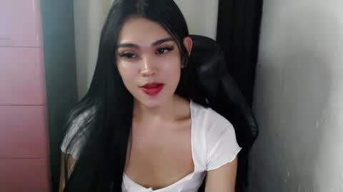 Snapshot of urpinayjenfuckerxxx chatting on January 22, 8:06 pm Jenny online show from January 22, 8:06 pm