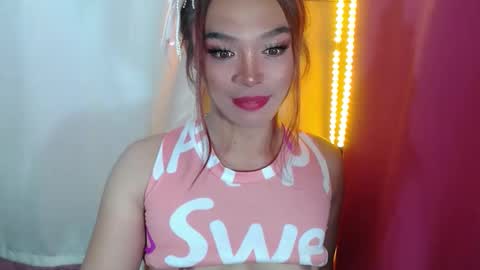 Snapshot of ursexy_debra chatting on September 12, 2:34 am TYRA online show from September 12, 2:34 am