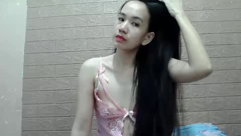 Snapshot of ursexychix_4u chatting on March 1, 7:37 pm ursexychix_4u online show from March 1, 7:37 pm