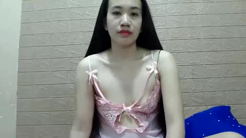 Snapshot of ursexychix_4u chatting on March 11, 7:47 pm ursexychix_4u online show from March 11, 7:47 pm
