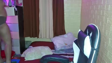 Bella Miles Olivia online show from January 27, 1:09 pm