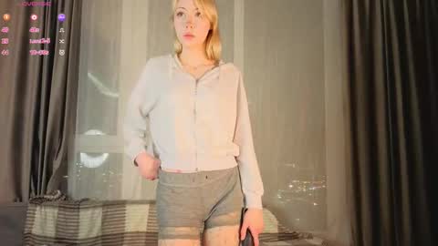 Chloe online show from February 19, 2:05 pm