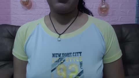 Snapshot of vainilla_cam chatting on February 19, 1:51 am Vainilla online show from February 19, 1:51 am
