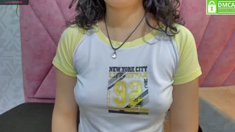 Snapshot of vainilla_cam chatting on December 18, 1:59 am Vainilla online show from December 18, 1:59 am