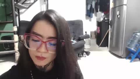 Snapshot of vaiolet_miss chatting on October 8, 4:39 am vaiolet online show from October 8, 4:39 am