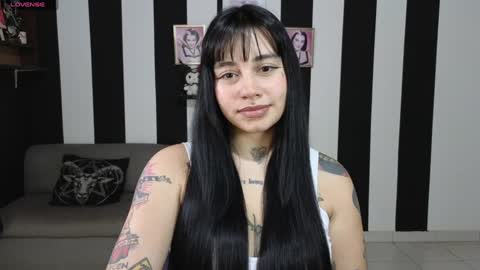 Snapshot of val_bardot1 chatting on January 6, 8:57 am first of all... who are u online show from January 6, 8:57 am