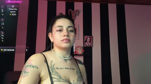 Snapshot of val_bardot1 chatting on December 8, 12:18 am first of all... who are u online show from December 8, 12:18 am