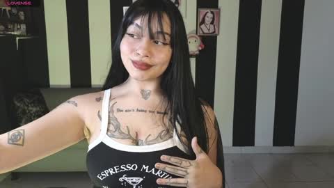 Snapshot of val_bardot1 chatting on February 1, 9:00 am first of all... who are u online show from February 1, 9:00 am
