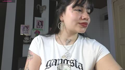 Snapshot of val_bardot1 chatting on January 25, 5:51 am first of all... who are u online show from January 25, 5:51 am