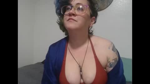 valarieak online show from October 19, 7:43 am