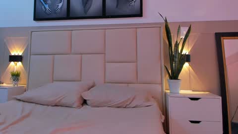 Valen White online show from January 18, 7:04 pm