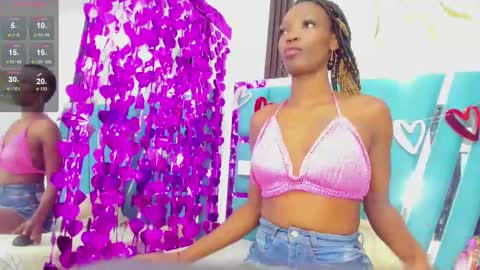 Snapshot of valentina_eboni chatting on February 19, 1:51 am Sharon online show from February 19, 1:51 am