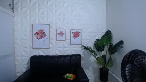 Valentina  online show from February 21, 10:37 pm