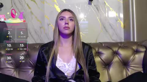 Snapshot of valentina_red18 chatting on October 4, 6:23 pm Valentina online show from October 4, 6:23 pm